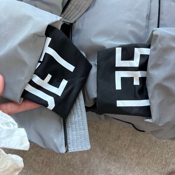 $2,074 Jetset Julia Iridescent Ski Jacket - Picture 6 of 10